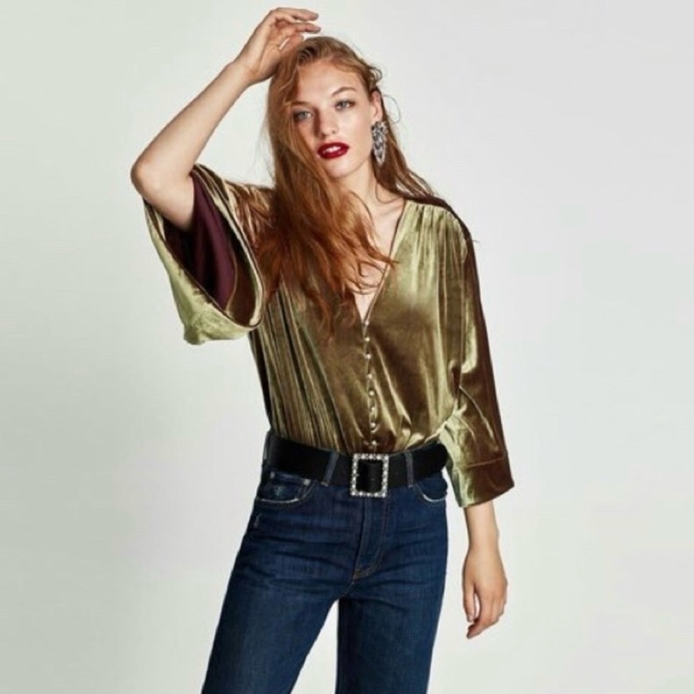 Zara green velvet bodysuit featuring faux pearl buttons and three quarter sleeve - Picture 1 of 6
